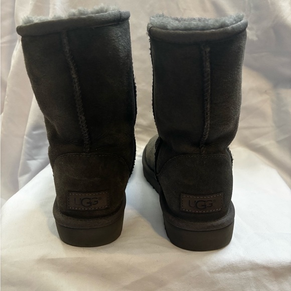 UGG Classic Short - Picture 5 of 7